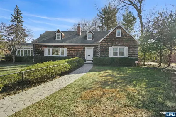 Tenafly, NJ 07670,54 Windsor RD
