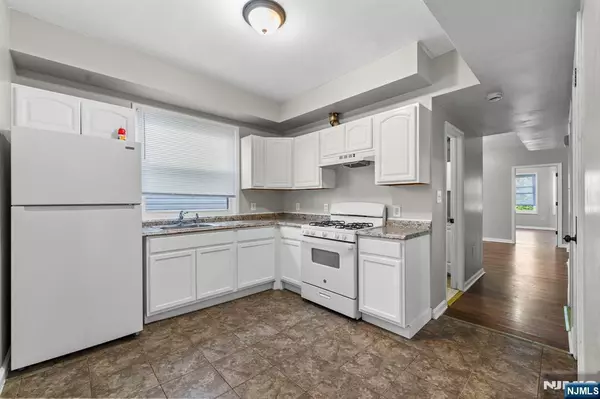 Newark, NJ 07107,82 S 13th ST #2