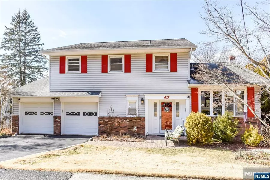 67 Molinari DR, Wanaque, NJ 07465