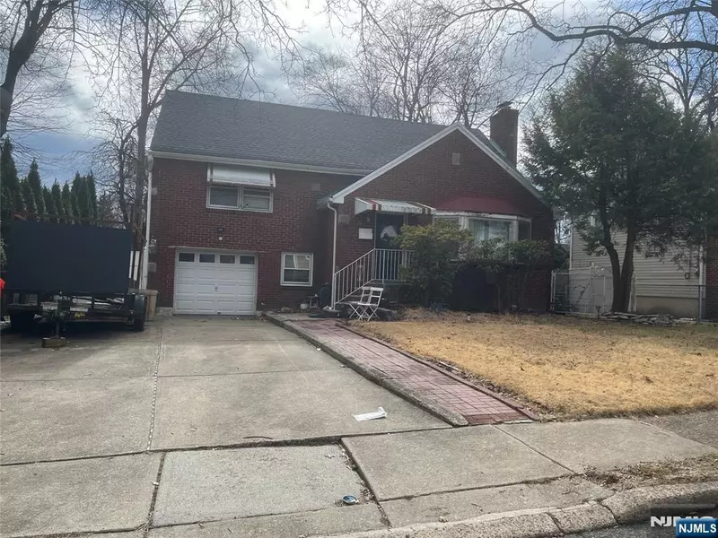 86 Howland AVE, Teaneck, NJ 07666