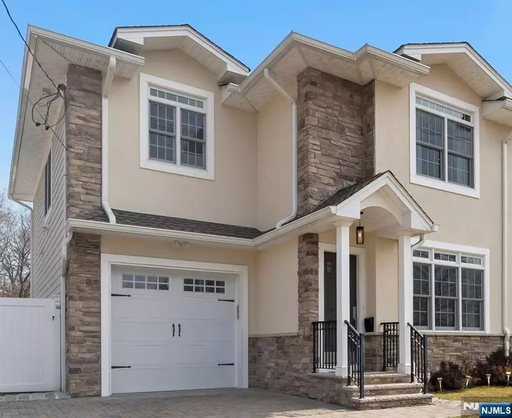 21 Caruth AVE, Elmwood Park, NJ 07407