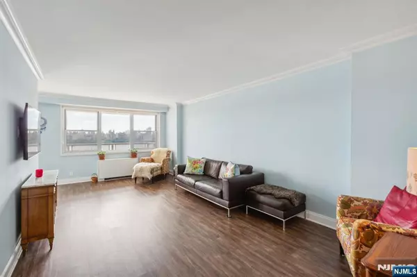 West New York, NJ 07093,6600 Boulevard East #2A