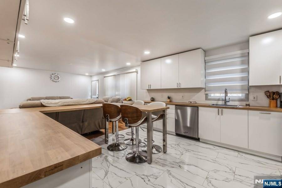 River Vale, NJ 07675,628 Lamanna DR