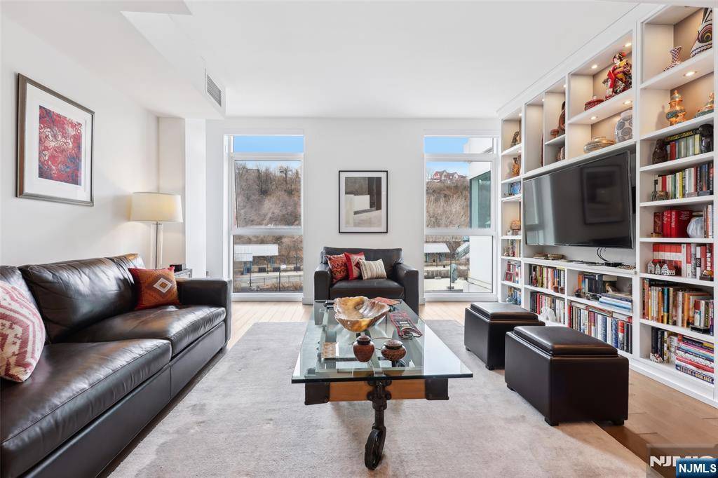 800 Ave At Port Imperial #324, Weehawken, NJ 07086