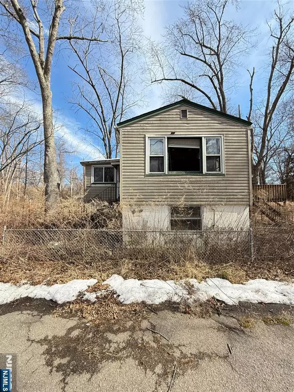 Wayne, NJ 07470,2 Brookside RD