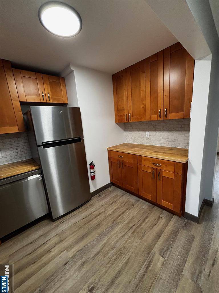 Bergenfield, NJ 07621,27 Reid AVE