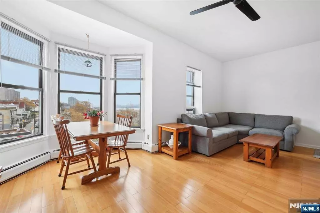 Weehawken, NJ 07086,963-965 Boulevard East #4-2