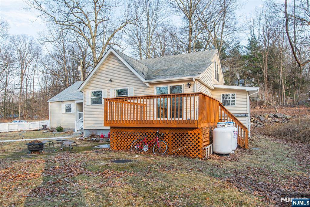 West Milford, NJ 07421,22 Elizabeth RD