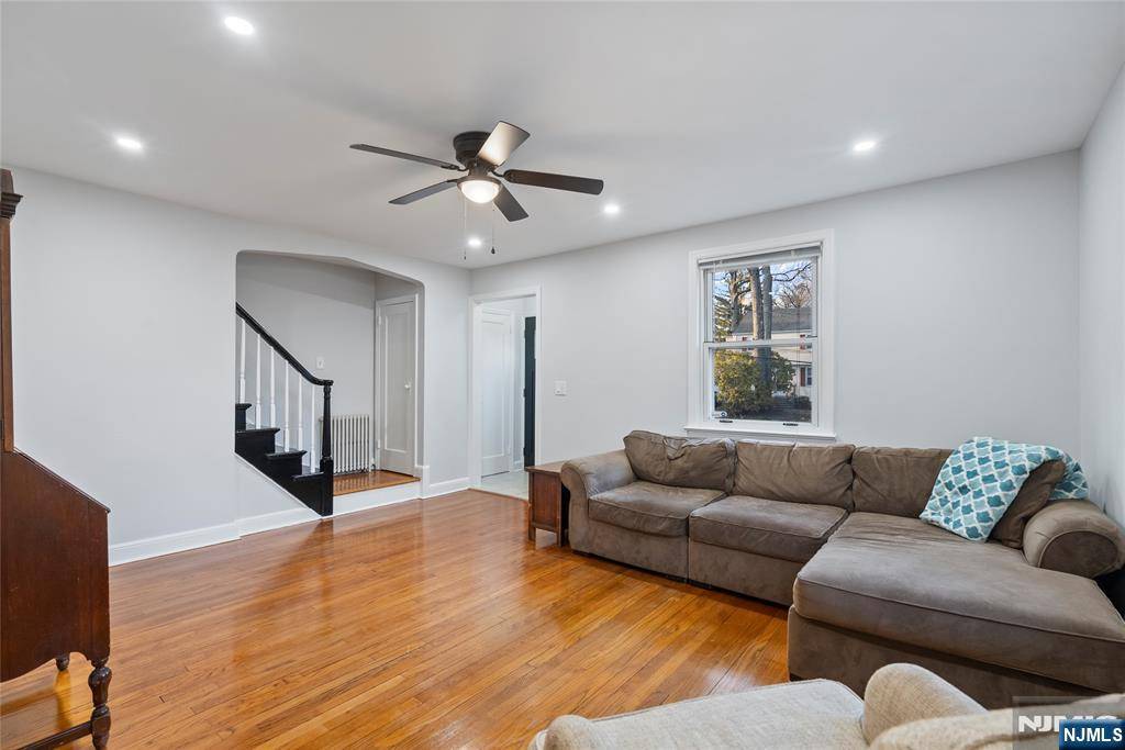 Waldwick, NJ 07463,96 Lincoln PL