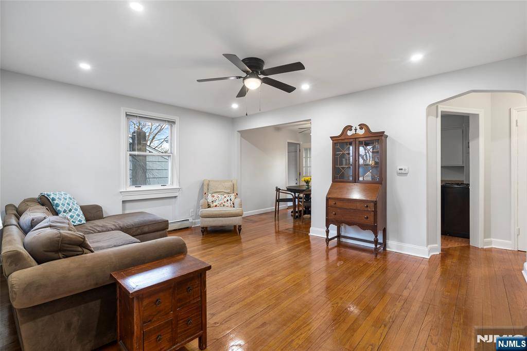 Waldwick, NJ 07463,96 Lincoln PL