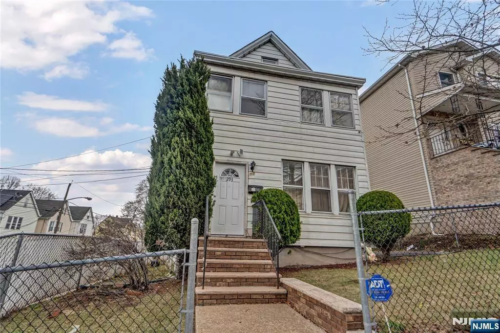 Passaic, NJ 07055,291-293 Summer ST