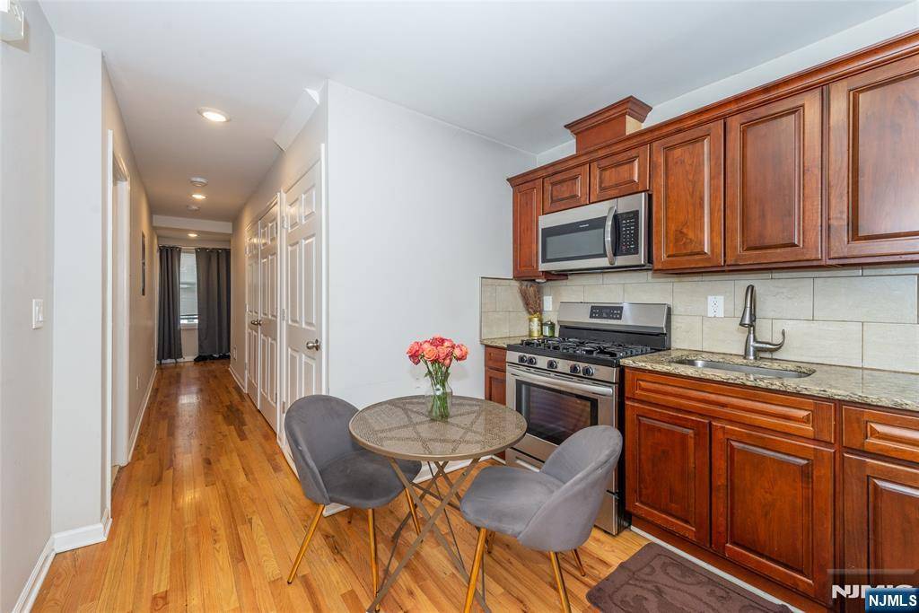 Orange, NJ 07050,502 Monroe ST