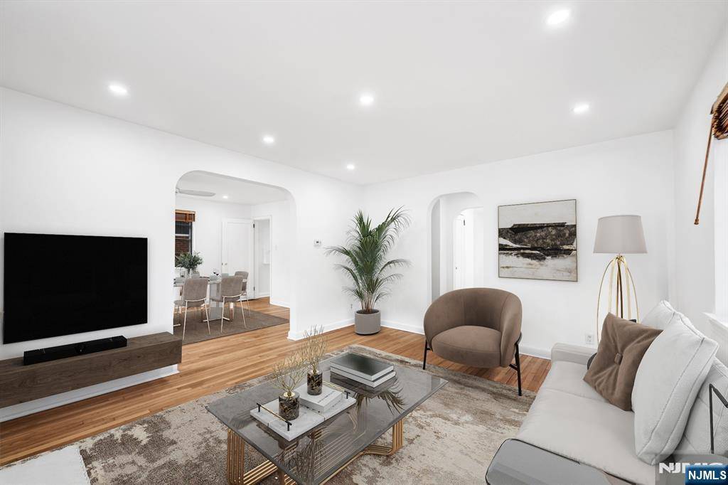Cliffside Park, NJ 07010,44 Knox AVE