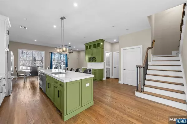Montvale, NJ 07645,1106 Ackerman DR #1106