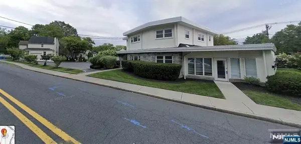 Tenafly, NJ 07670,130 Dean