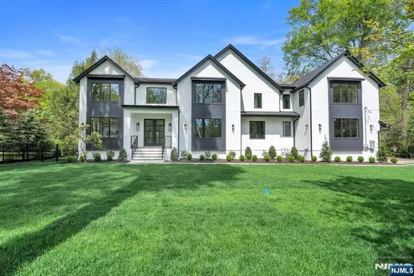 16 Donnybrook DR, Demarest, NJ 07627