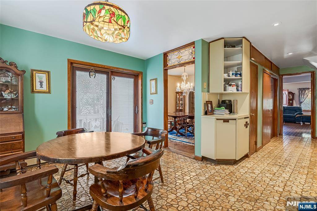 Leonia, NJ 07605,162 Sylvan AVE
