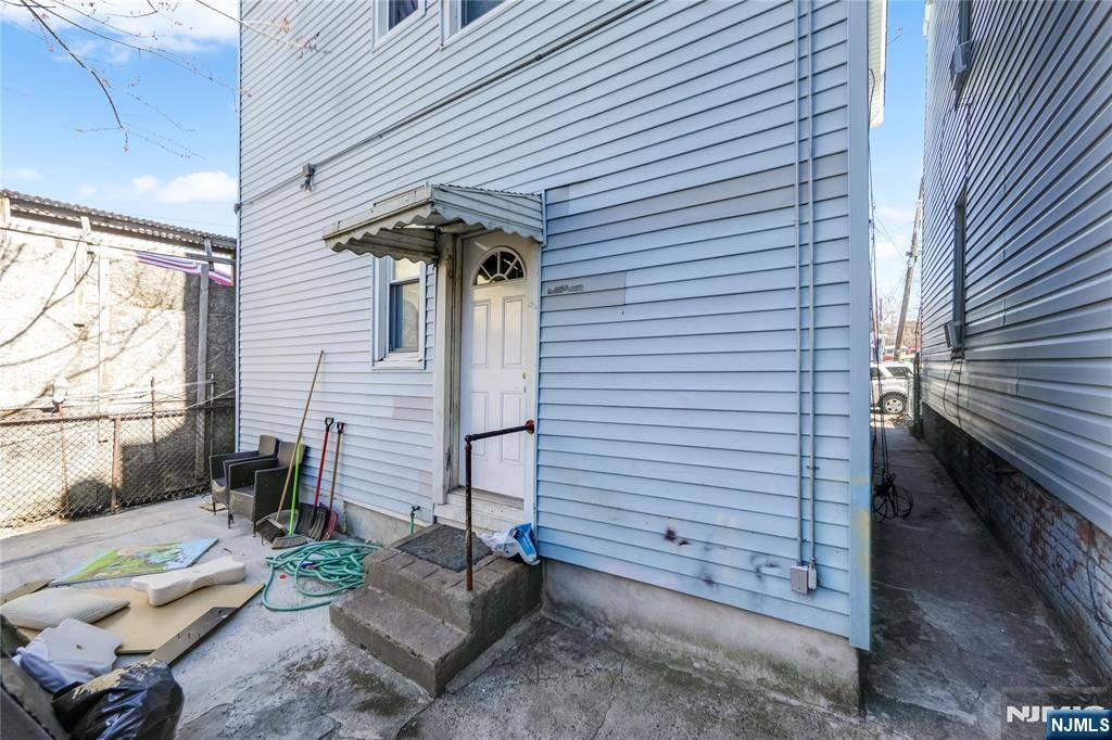 Paterson, NJ 07501,462 Rosa Parks BLVD