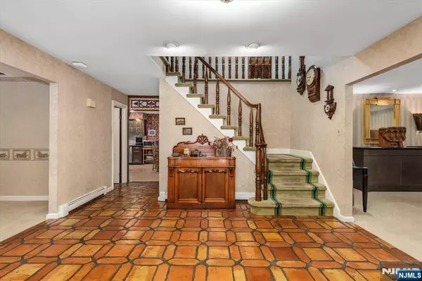 Montville Township, NJ 07058,10 Flanders DR