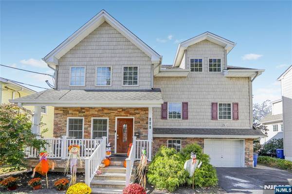 927 Laurel AVE, River Edge, NJ 07661