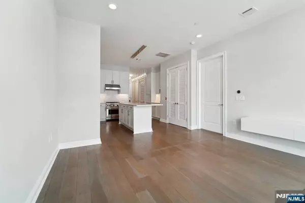 Edgewater, NJ 07020,3 Somerset LN #505