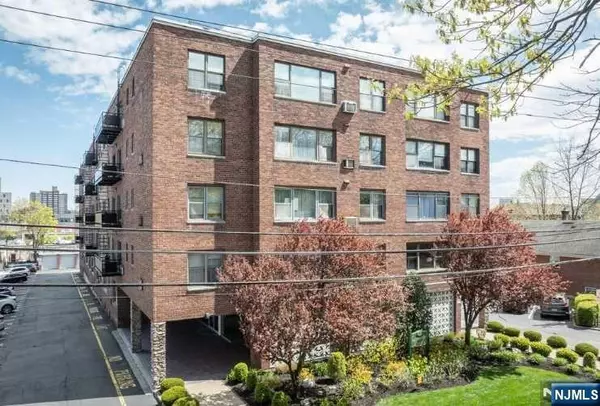 Fort Lee, NJ 07024,275 Hoym ST #3E