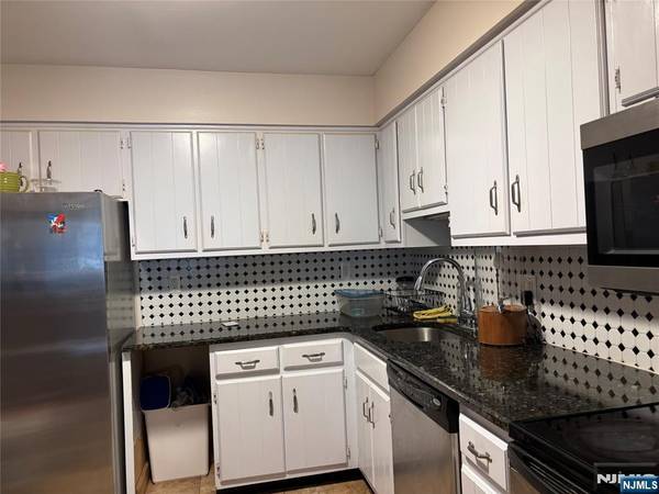 2 Ann #N218, Clifton, NJ 07013