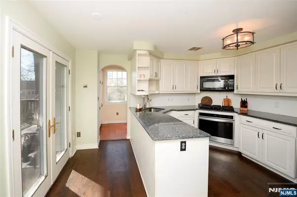 Oakland, NJ 07436,43 Roth AVE