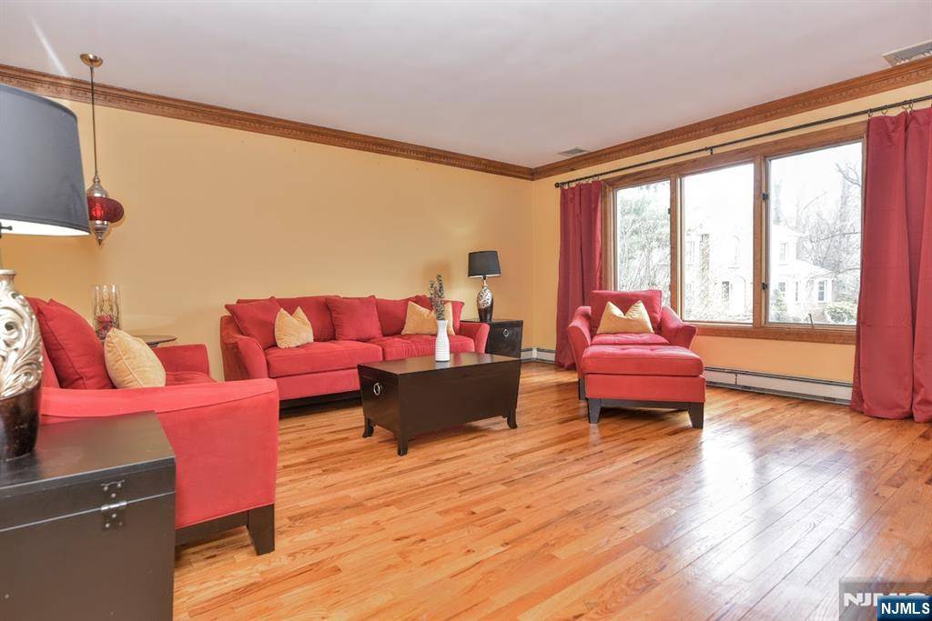 Park Ridge, NJ 07656,6 Laurier WAY