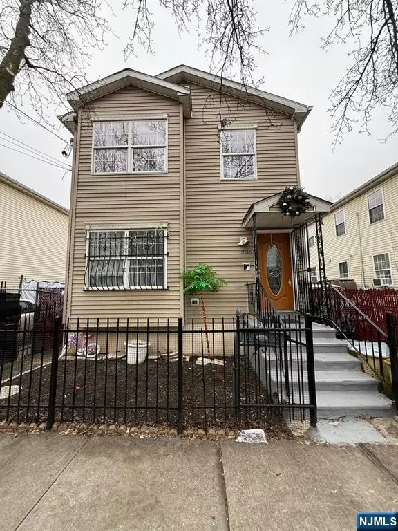 236 Whiton ST,  Jersey City,  NJ 07304
