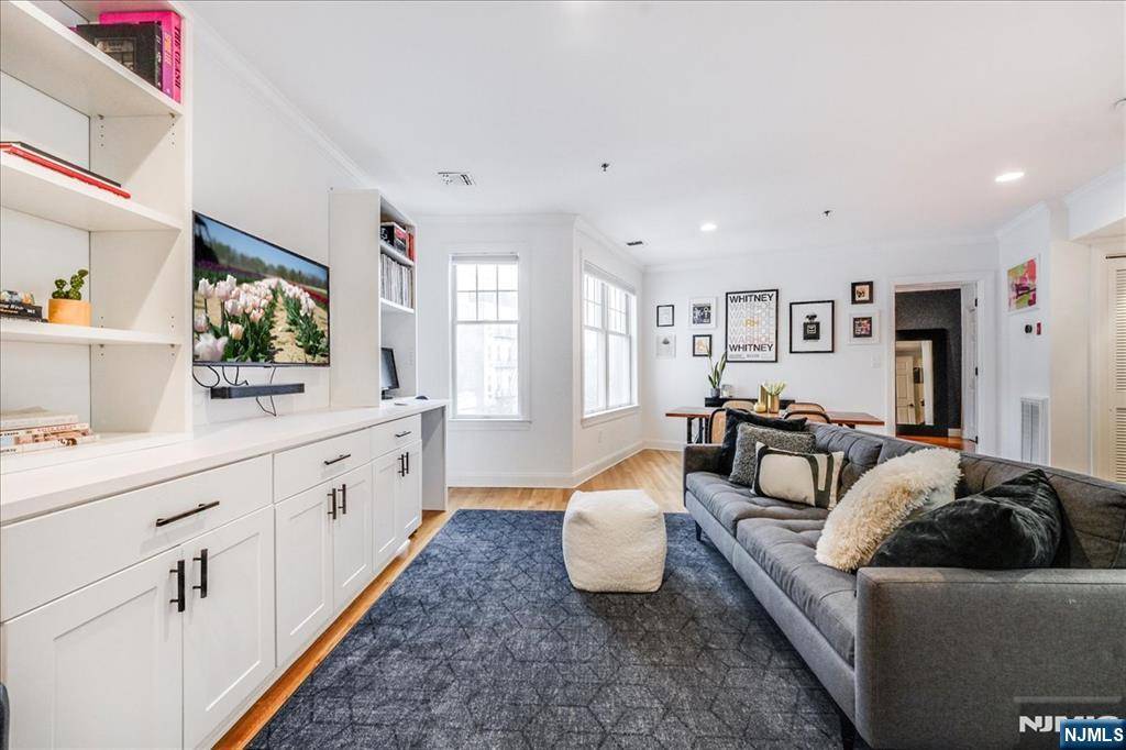Hoboken, NJ 07030,82 Clinton ST #3F