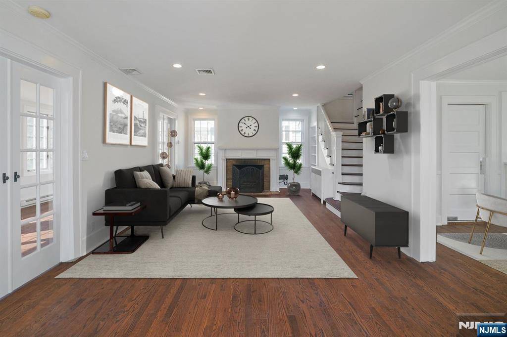 Tenafly, NJ 07670,85 Norman PL