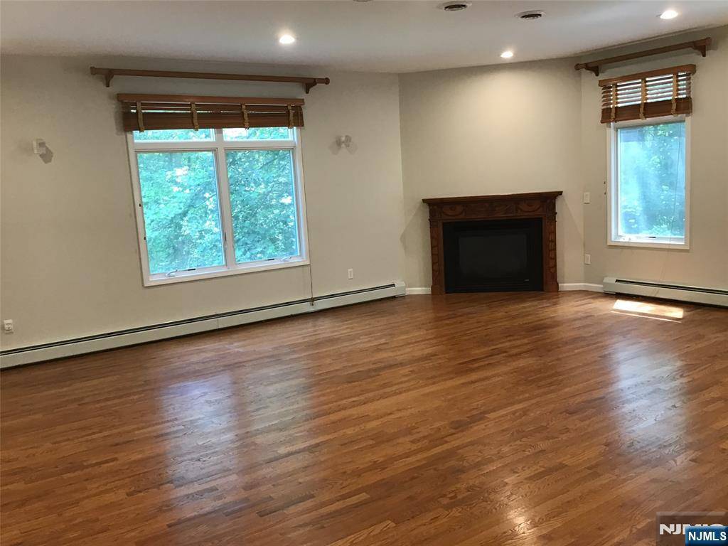Old Tappan, NJ 07675,159 Brownstone