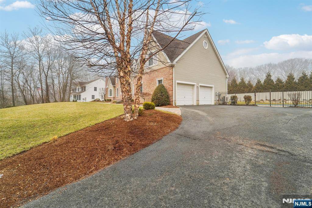 Jefferson Township, NJ 07438,3 Lola CT