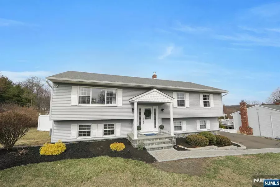 11 Melissa DR, North Haledon, NJ 07508