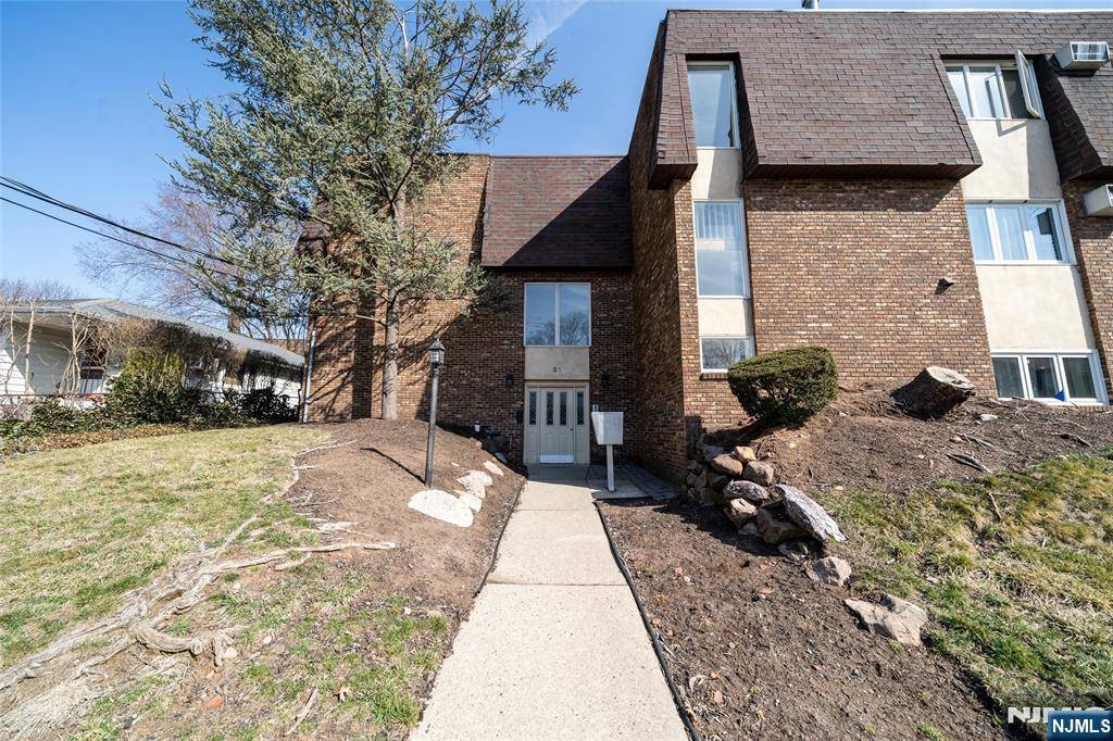 31 Home PL #1, Bergenfield, NJ 07621