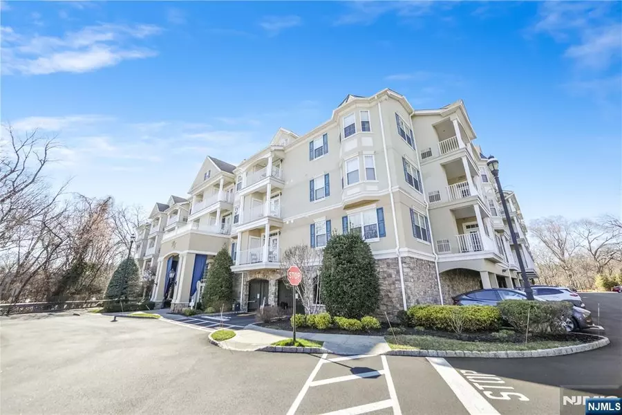 175 Rochelle AVE #308, Rochelle Park, NJ 07662