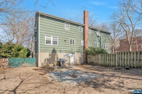 Tenafly, NJ 07670,60 Demott ST