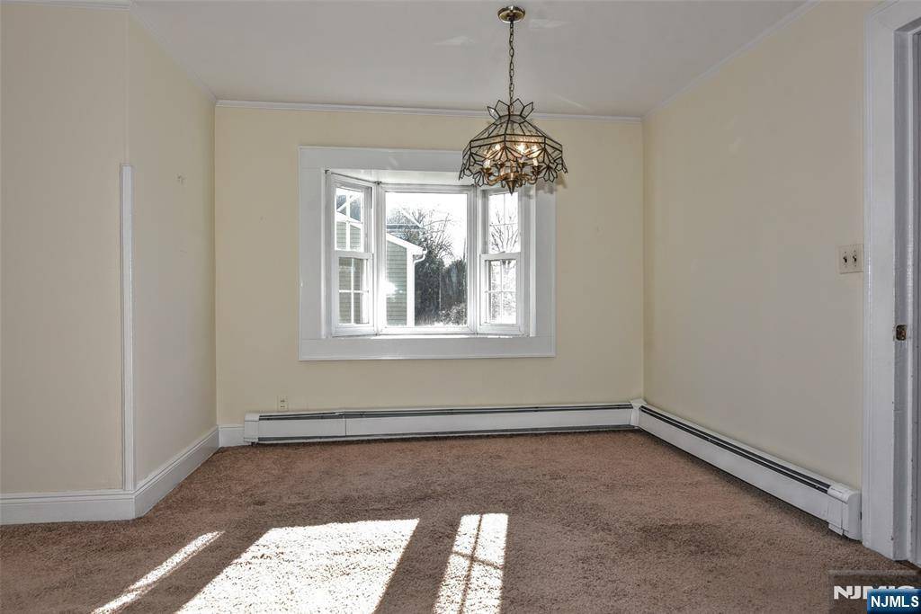 Waldwick, NJ 07463,33 Bergen AVE