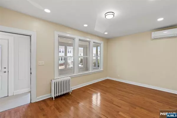 Irvington, NJ 07111,33 Temple PL