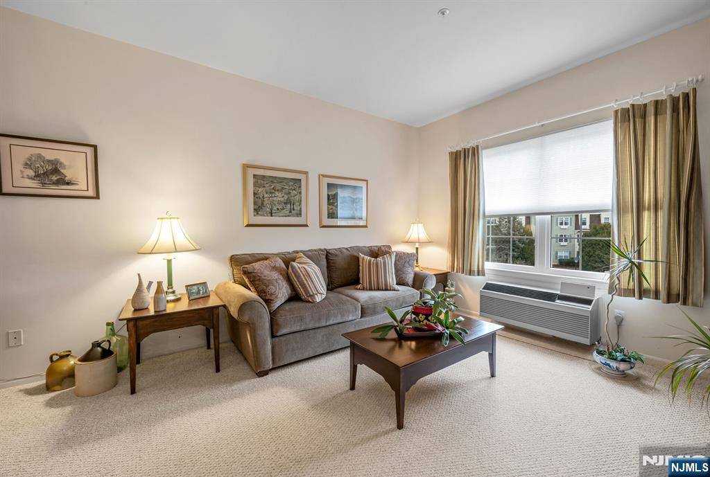 West Milford, NJ 07480,4 Richmond RD #308