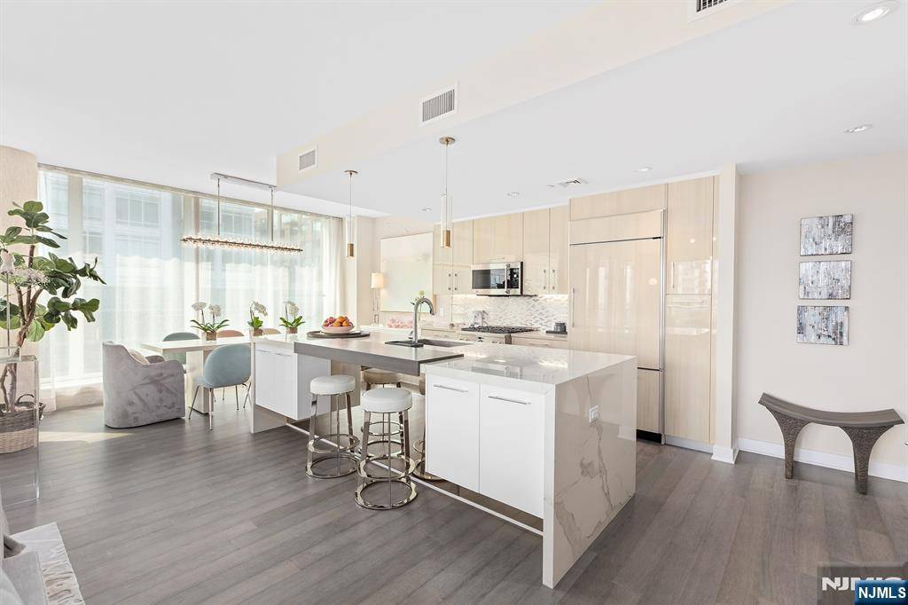 Weehawken, NJ 07086,1200 Ave At Port Imperial #518