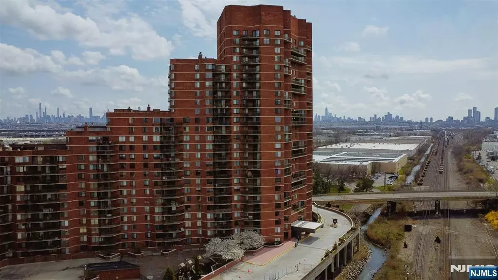 Secaucus, NJ 07094,706 Harmon Cove Tower #706