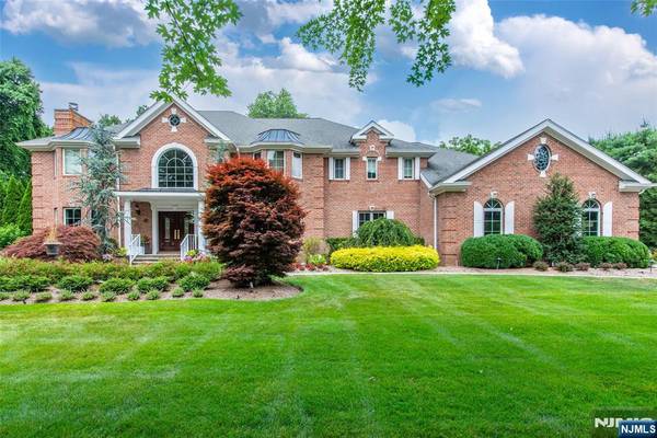 703 Ginger LN, Franklin Lakes, NJ 07417