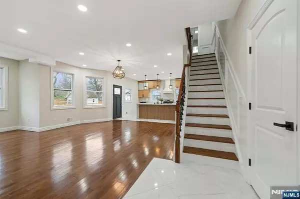 Teaneck, NJ 07666,51 Oakdene AVE