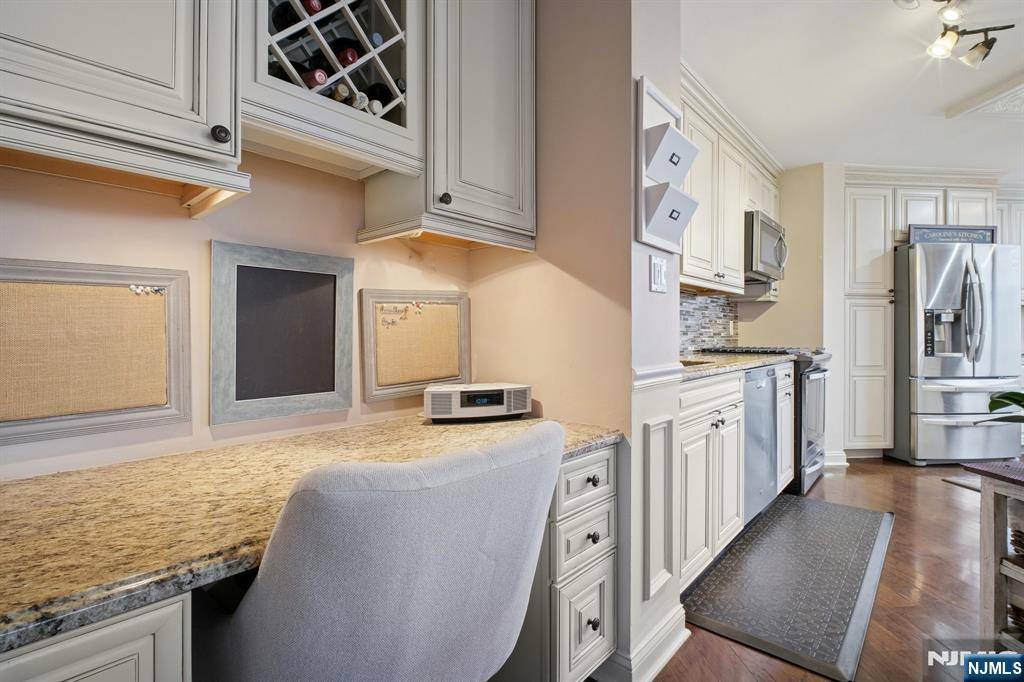Guttenberg, NJ 07093,7004 Boulevard East #27A