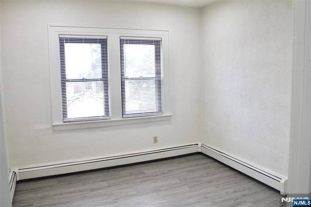 Irvington, NJ 07111,150 Hillside TER #3RD floor un