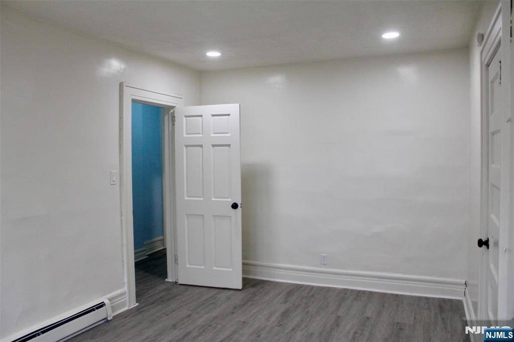 Irvington, NJ 07111,150 Hillside TER #3RD floor un