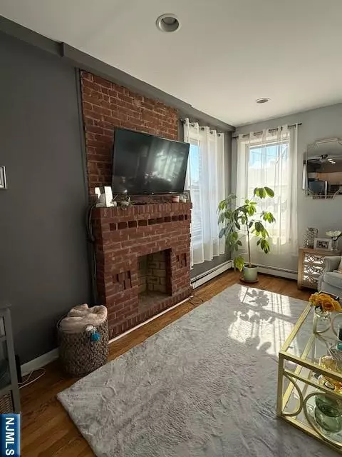 Hoboken, NJ 07030,650 1st ST #3