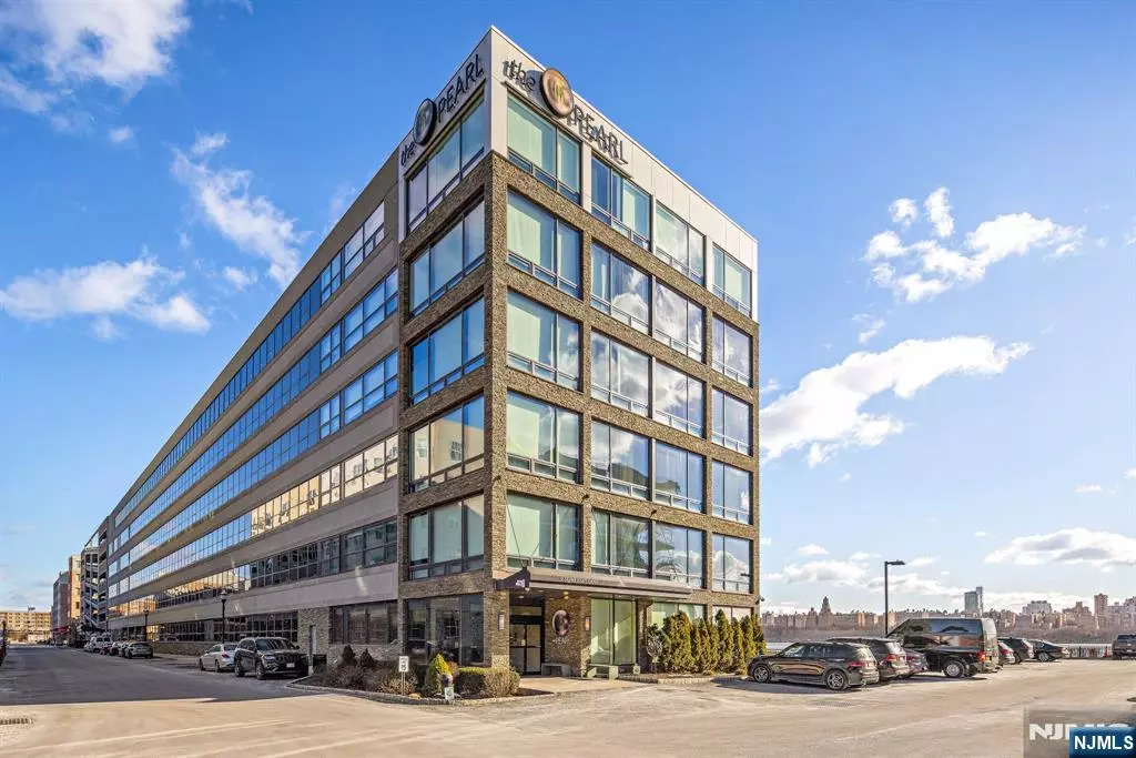 Edgewater, NJ 07020,9 Somerset LN #402